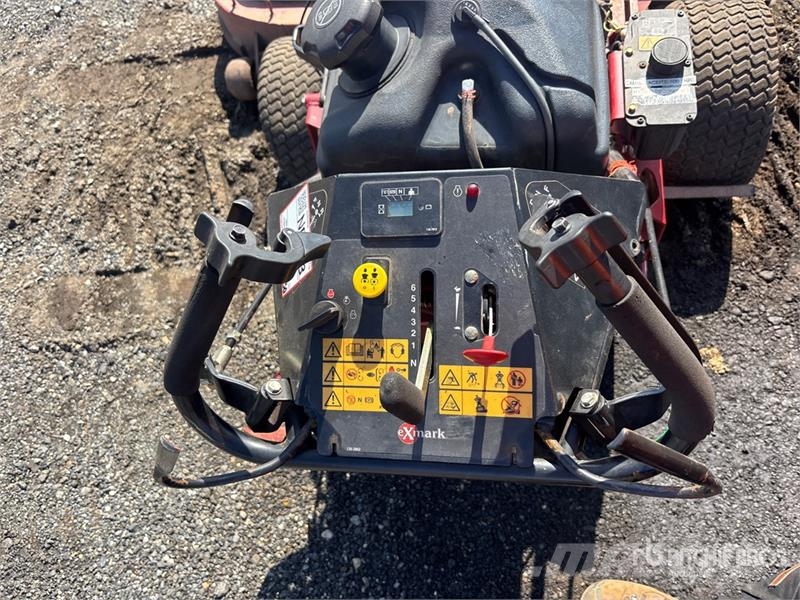 Exmark Turf Tracer X-Series 4x2 Stand-On Lawn Mower 騎乘式割草機