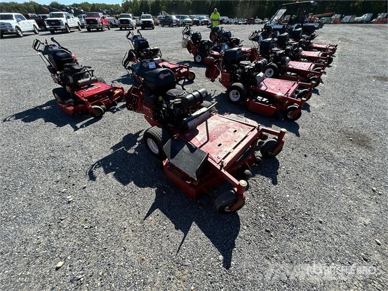 Exmark Turf Tracer X-Series Stand-On Lawn Mower Vrtni traktor kosilnice