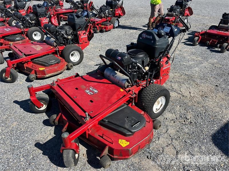 Exmark Turf Tracer X-Series Stand-On Lawn Mower Vrtni traktor kosilnice