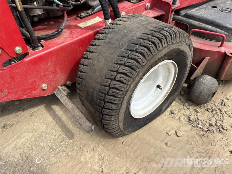 Exmark Turf Tracer X-Series Stand-On 60 in. Lawn Mower Vrtni traktor kosilnice