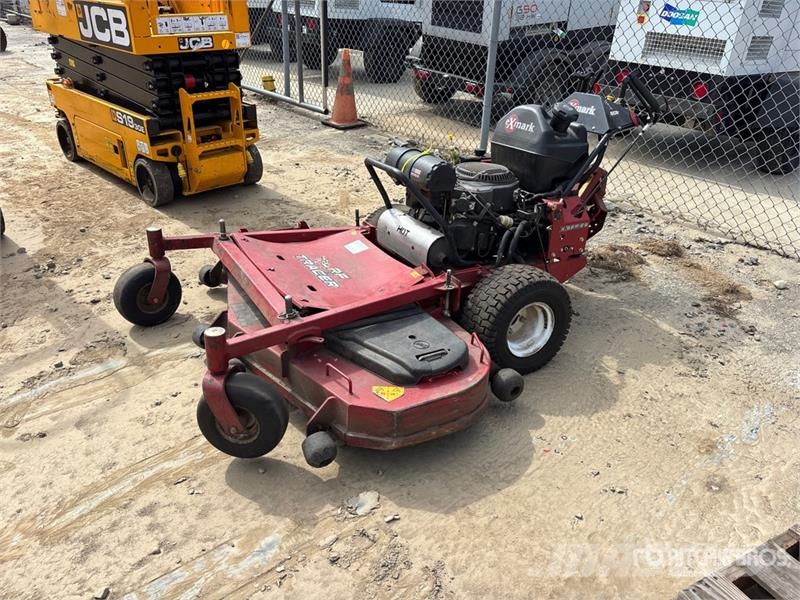 Exmark Turf Tracer X-Series Stand-On 60 in. Lawn Mower Vrtni traktor kosilnice