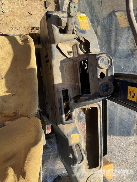 Fiori TA700 4x4 Backhoe Loader (Inoperable) Экскаваторы-погрузчики