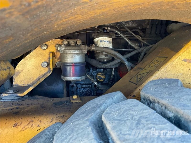 Fiori TA700 4x4 Backhoe Loader (Inoperable) Экскаваторы-погрузчики