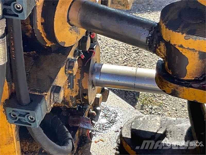  Flori Coyote 4x4 Backhoe Loader (Inoperable) لوادر ذات جرافات عكسية
