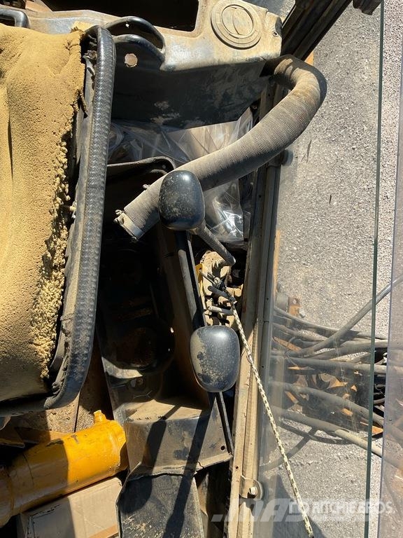  Flori Coyote 4x4 Backhoe Loader (Inoperable) لوادر ذات جرافات عكسية