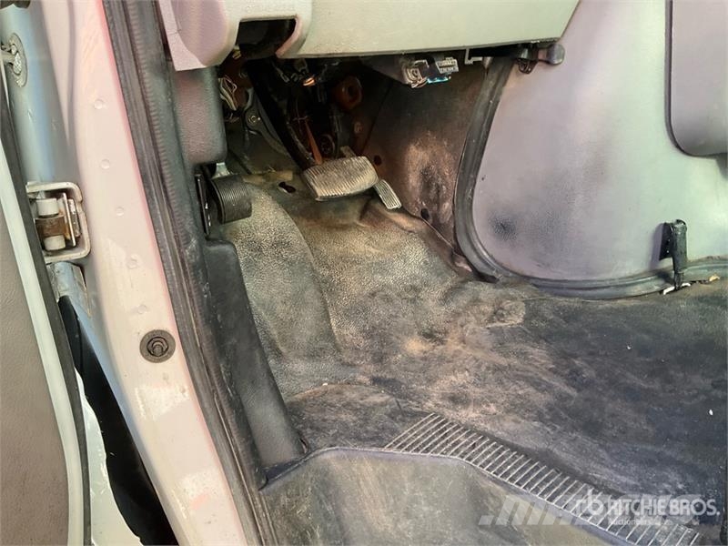 Ford AT200 30 ft on Ford E-350 4x2 Van Mounted Aerial L Truck mounted platforms
