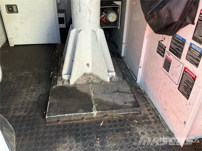 Ford AT200 30 ft on Ford E-350 4x2 Van Mounted Aerial L Truck mounted platforms