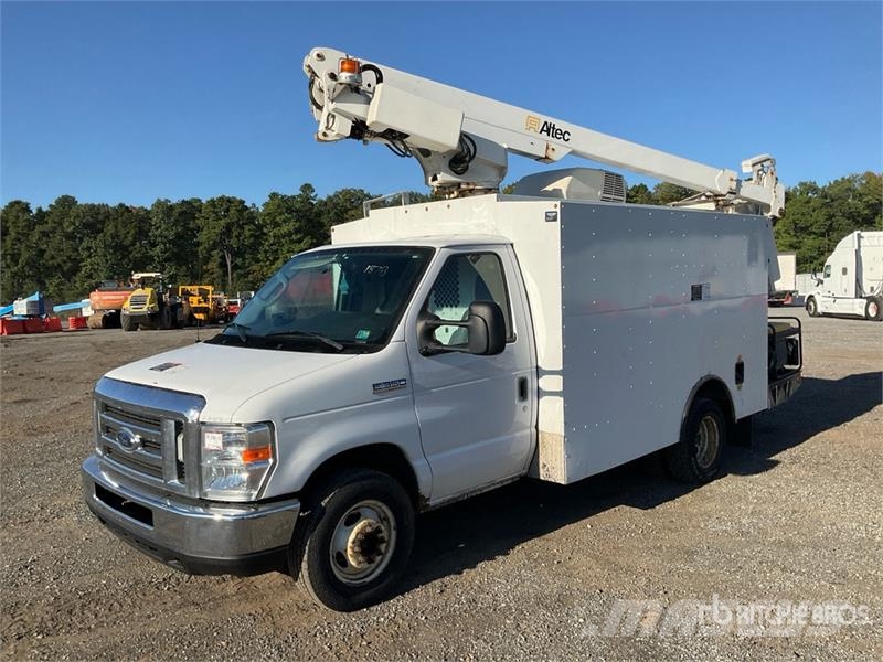 Ford AT200 30 ft on Ford E-350 4x2 Van Mounted Aerial L Truck mounted platforms