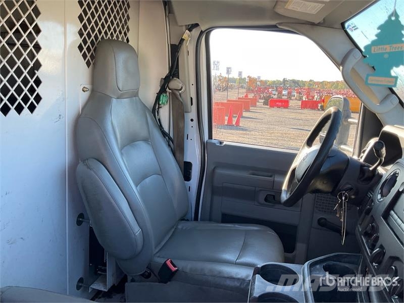 Ford AT200 30 ft on Ford E-350 4x2 Van Mounted Aerial L Truck mounted platforms