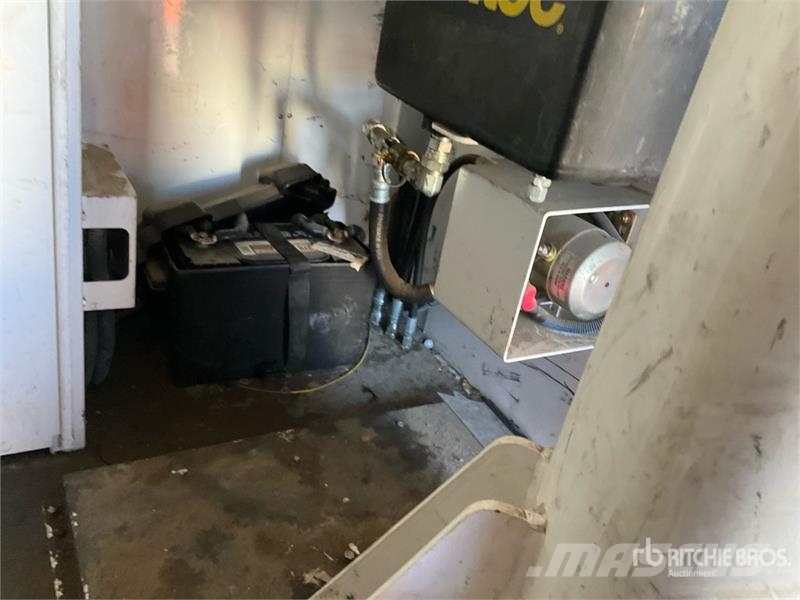 Ford AT200 30 ft on Ford E-350 4x2 Van Mounted Aerial L Truck mounted platforms