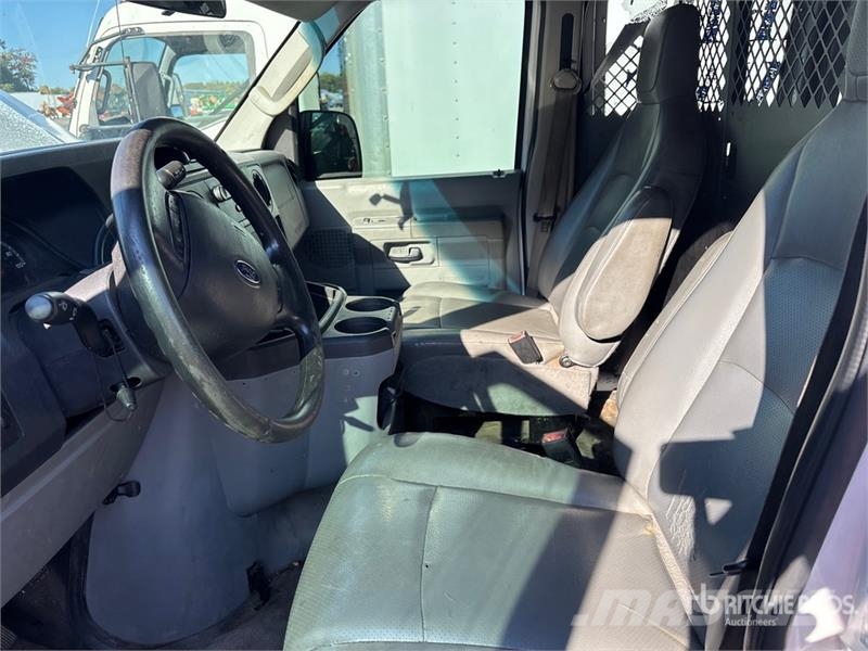 Ford E-350 Lieferwagen