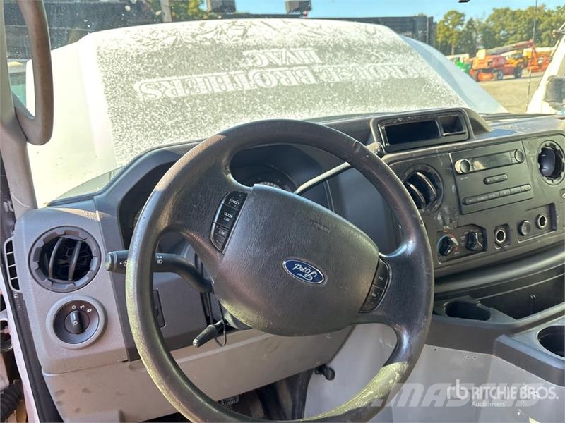 Ford E-350 Lieferwagen