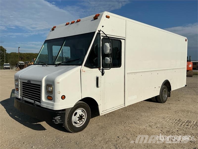 Ford E-350 4x2 Step Van Fourgon