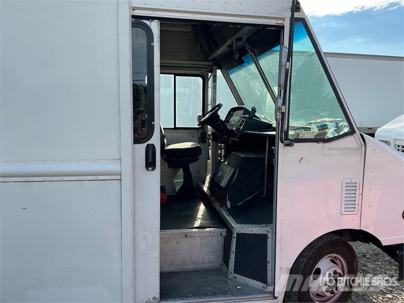Ford E-350 4x2 Step Van Fourgon