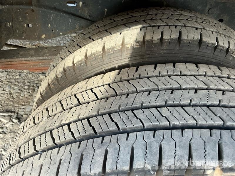 Ford E-350 4x2 Step Van Fourgon