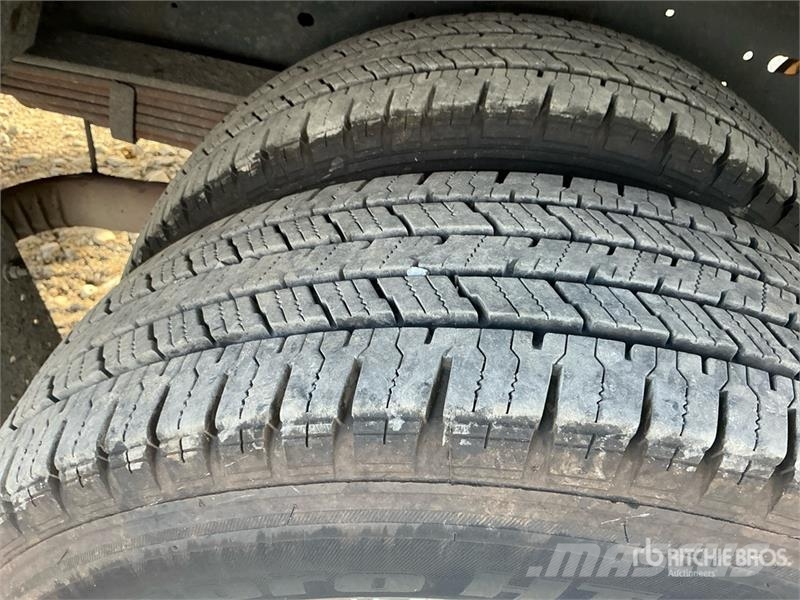 Ford E-350 4x2 Step Van Fourgon