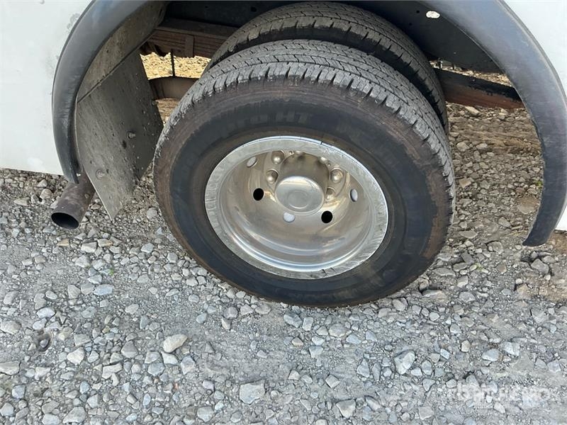 Ford E-350 4x2 Step Van Fourgon