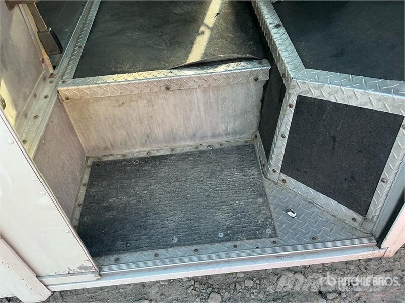 Ford E-350 4x2 Step Van Fourgon