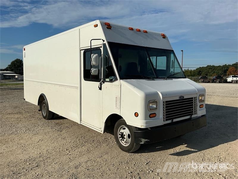 Ford E-350 4x2 Step Van Fourgon