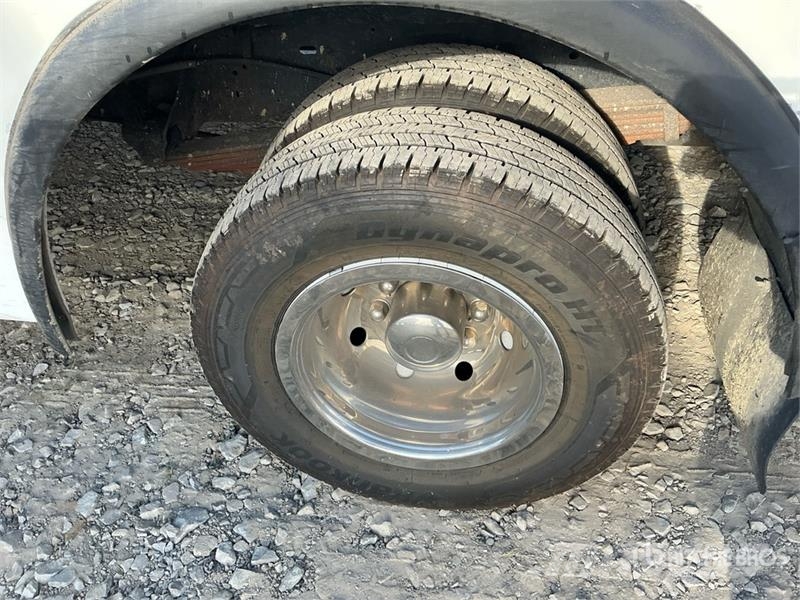 Ford E-350 4x2 Step Van Fourgon