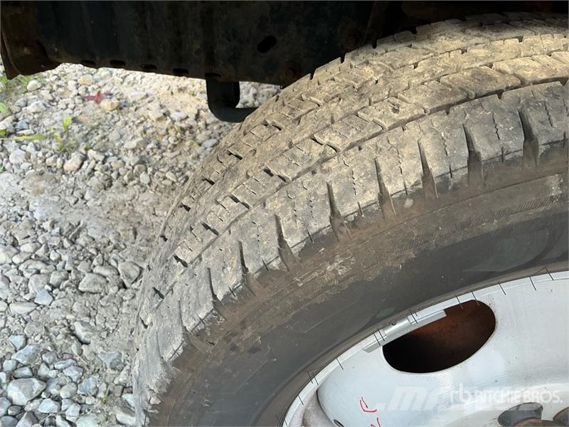 Ford E-350 4x2 Step Van Fourgon