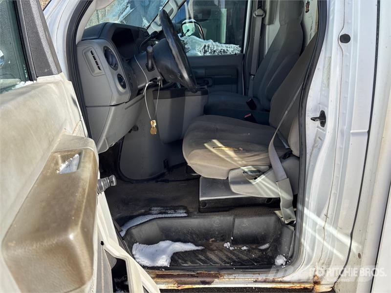 Ford E-350 4x2 Utility Truck (Inoperable) Pick up/Dropside