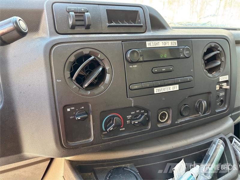 Ford E-350 4x2 Utility Truck (Inoperable) Pick up/Dropside