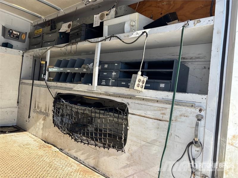 Ford E-350 4x2 Utility Truck (Inoperable) Pick up/Dropside