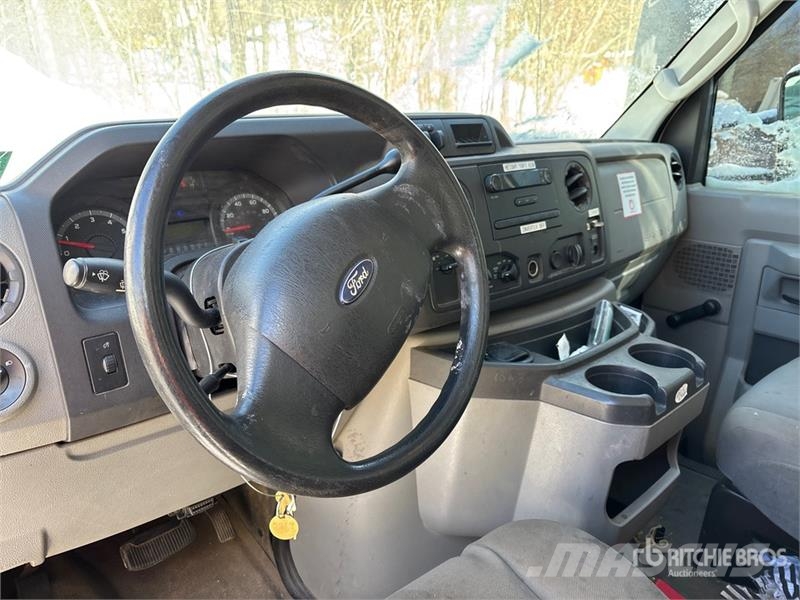 Ford E-350 4x2 Utility Truck (Inoperable) Pick up/Dropside