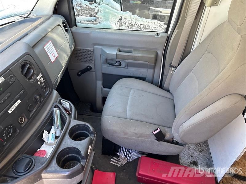 Ford E-350 4x2 Utility Truck (Inoperable) Pick up/Dropside