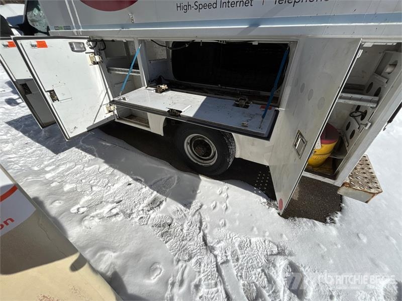 Ford E-350 4x2 Utility Truck (Inoperable) Pick up/Dropside