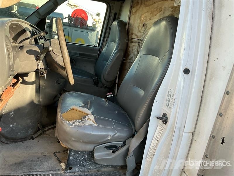 Ford E-350 4x2 Van Truck 貨箱式卡車