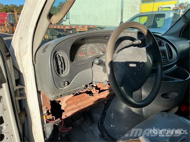 Ford E-350 4x2 Van Truck 貨箱式卡車