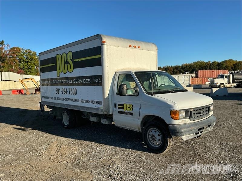 Ford E-350 4x2 Van Truck 貨箱式卡車