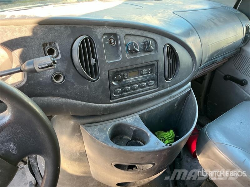 Ford E-350 4x2 Van Truck 貨箱式卡車