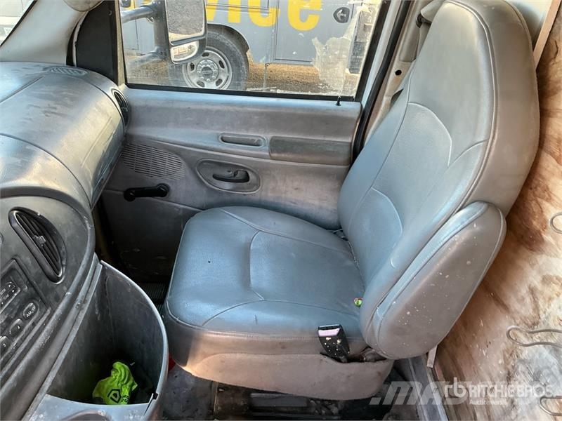 Ford E-350 4x2 Van Truck 貨箱式卡車