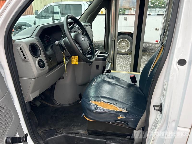 Ford E-450 4x2 23-Seat Transit Bus Mini-bus
