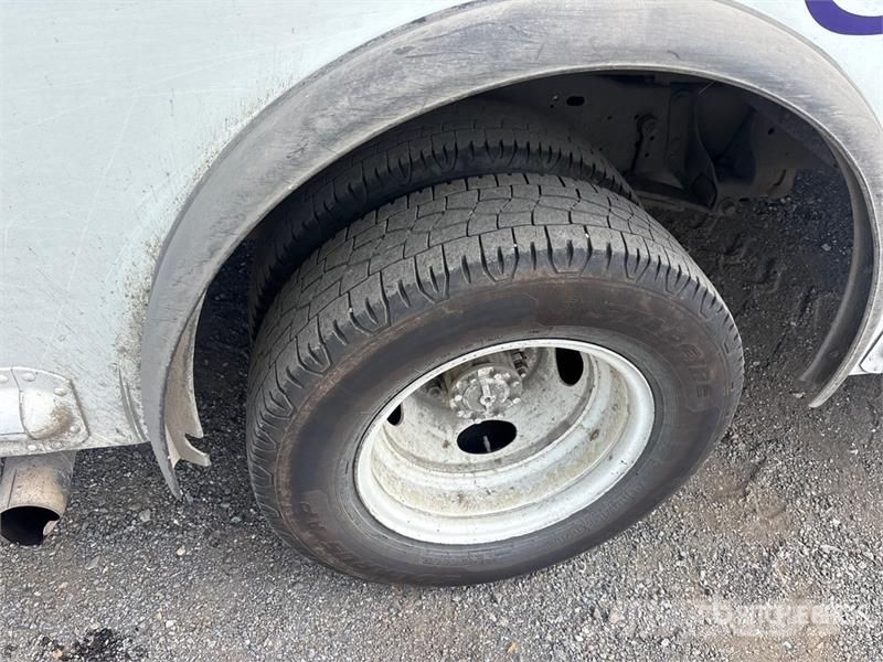 Ford E-450 4x2 Step Van 車廂