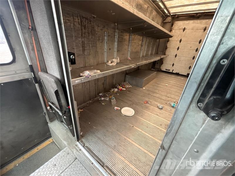 Ford E-450 4x2 Step Van 車廂