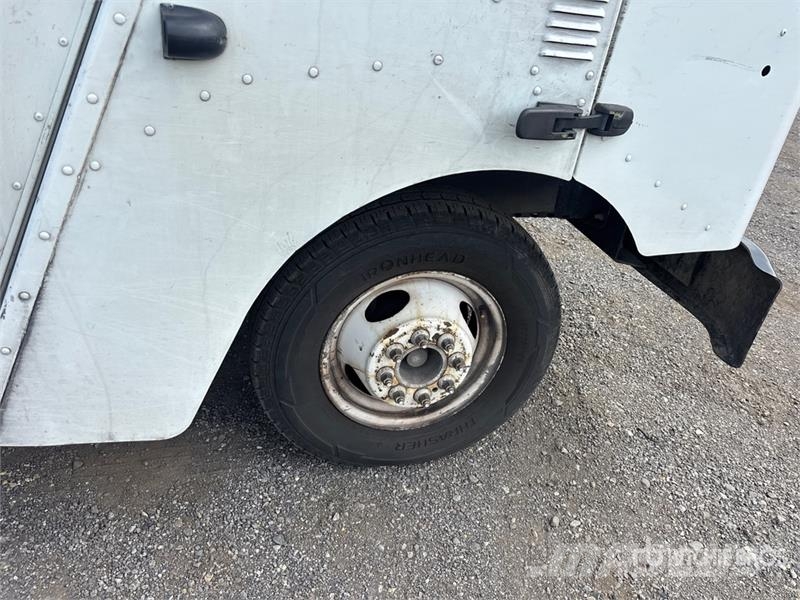 Ford E-450 4x2 Step Van 車廂