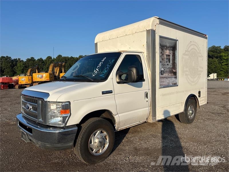 Ford E350 4x2 Van Truck Skříňová nástavba
