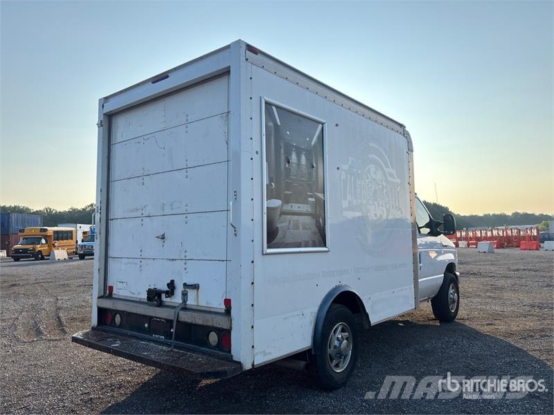 Ford E350 4x2 Van Truck Skříňová nástavba