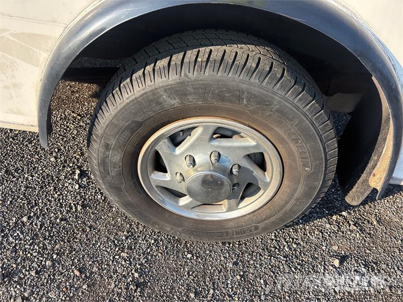 Ford E350 4x2 Van Truck Skříňová nástavba