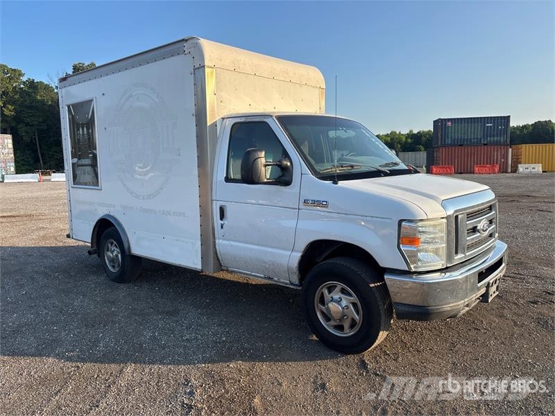 Ford E350 4x2 Van Truck Skříňová nástavba