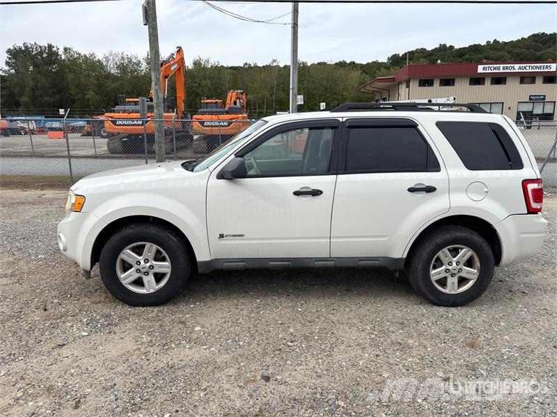 Ford Escape AWD Hybrid SUV Automašīnas