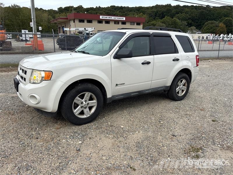 Ford Escape AWD Hybrid SUV Automašīnas