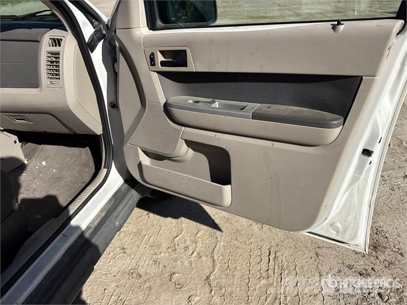 Ford Escape AWD Hybrid SUV Automašīnas