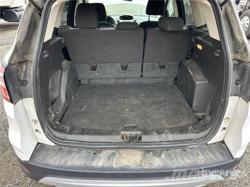 Ford Escape SE 4WD SUV 자동차