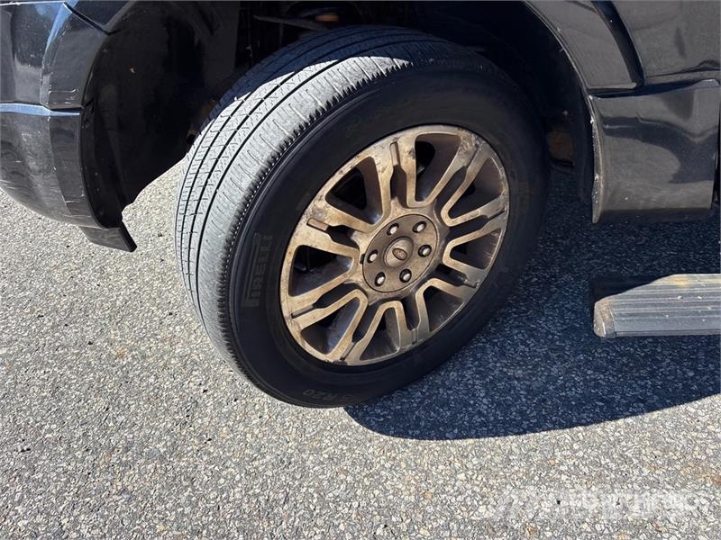 Ford Expedition 4WD SUV Cars