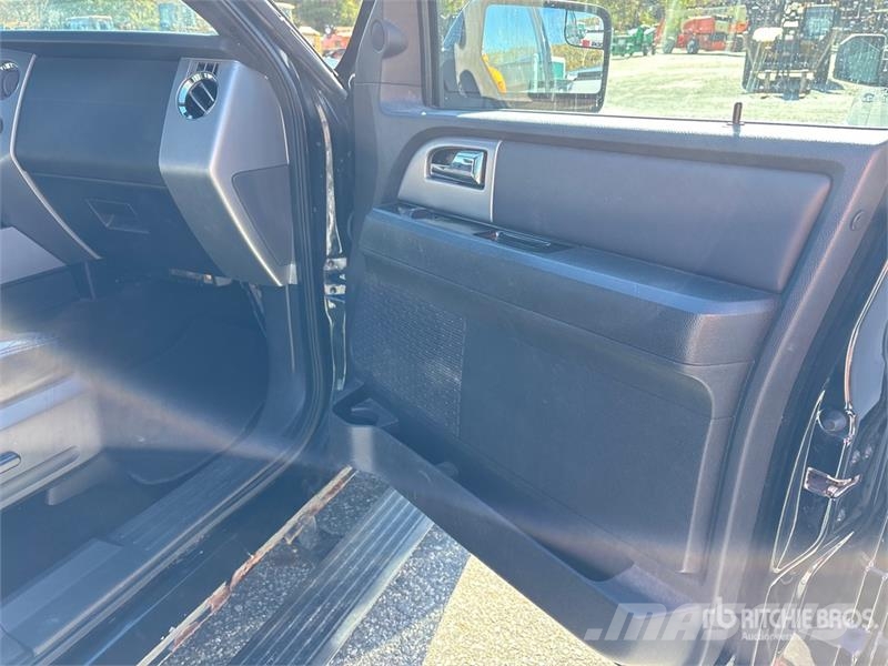 Ford Expedition 4WD SUV Cars